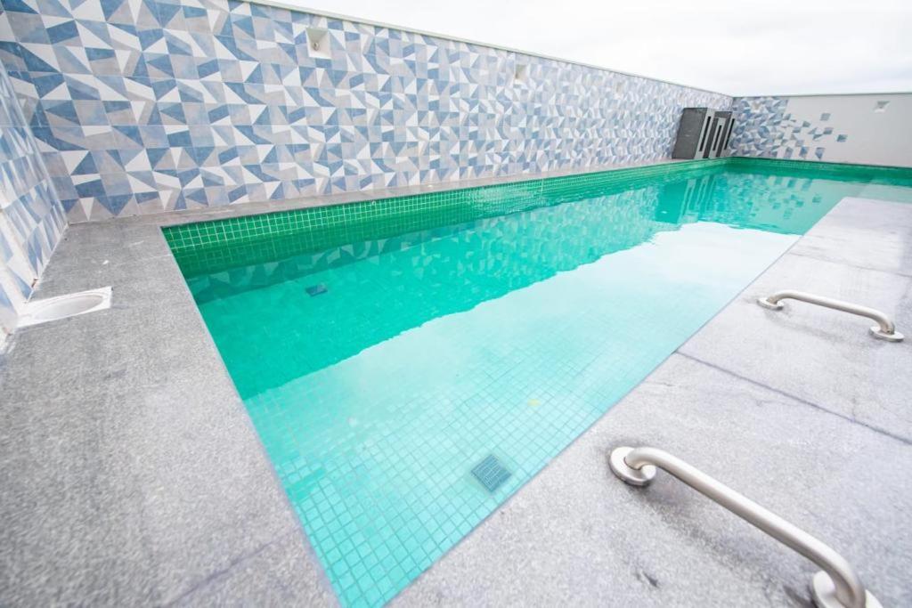 Luxury Flat In Olimpia With Rooftop Pool, Gym, Cinema & More! *